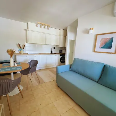 Maxx - Bright And Stylish With Pool Access, Jardin *