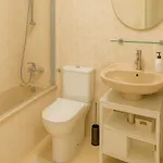 Maxx - Bright And Stylish With Pool Access, Jardin Апартаменты *