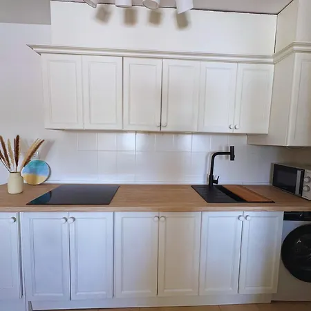 Maxx - Bright And Stylish With Pool Access, Jardin Apartment *