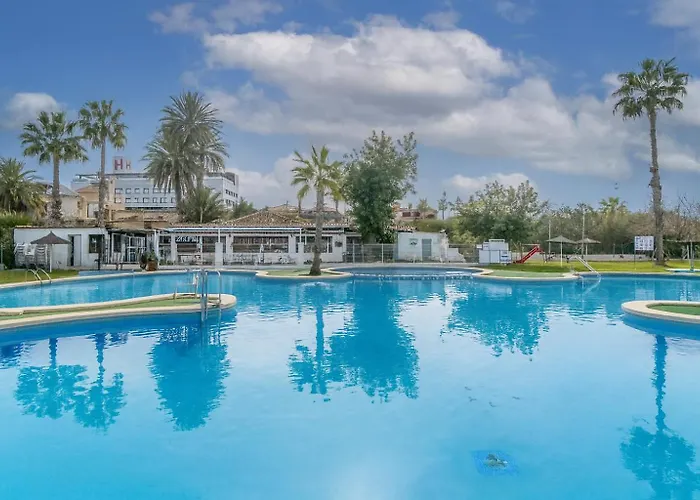 Apartment Maxx - Bright And Stylish With Pool Access, Jardin