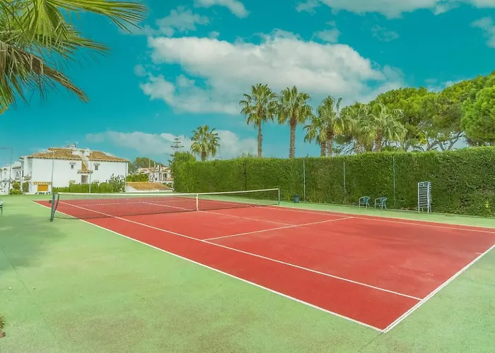 Maxx - Bright And Stylish With Pool Access, Jardin Apartment *