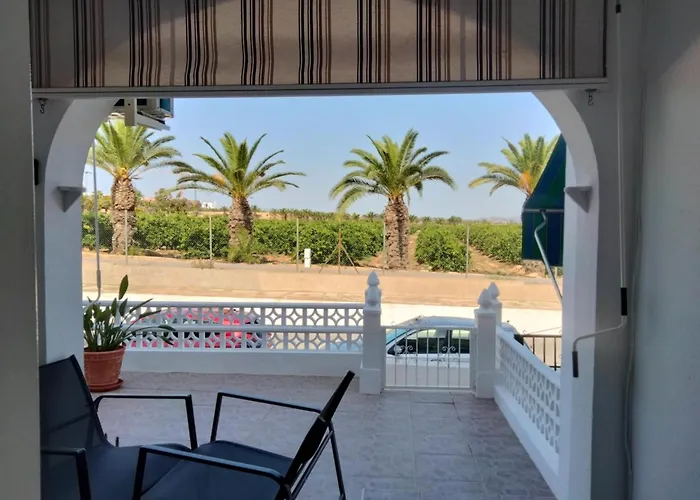 Maxx - Bright And Stylish With Pool Access, Jardin *