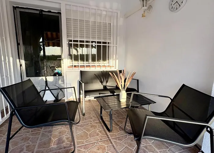 Maxx - Bright And Stylish With Pool Access, Jardin *