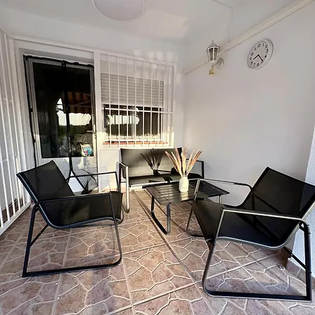 Apartment Maxx - Bright And Stylish With Pool Access, Jardin