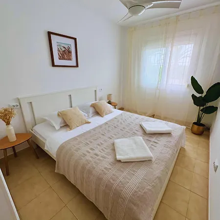 Apartment Maxx - Bright And Stylish With Pool Access, Jardin