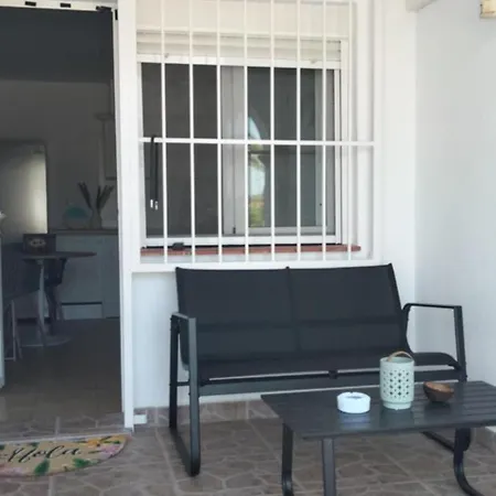 Maxx - Bright And Stylish With Pool Access, Jardin Apartment